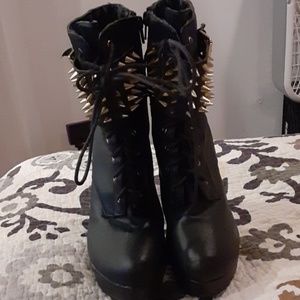 Cute shoe boots with spikes and buckles